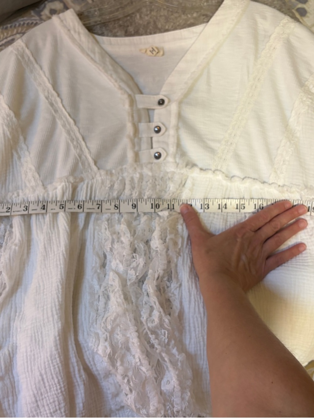 POL White Lace-Panel V-Neck Tunic - Picture 8 of 13